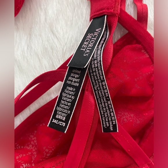 Victoria’s Secret Very Sexy Red Lace Unlined Strappy Bra - Picture 5 of 5